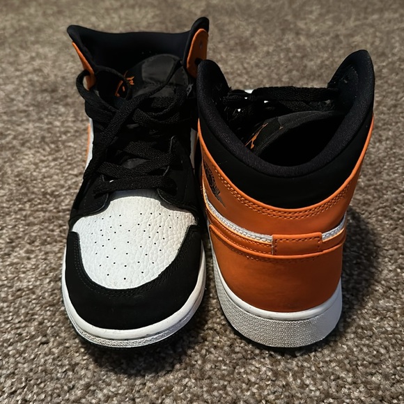 2019 Air Jordan 1 Mid GS “Shattered Backboard” - Picture 2 of 9